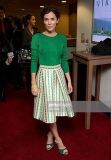 Anna Friel feet photo thumbnail
