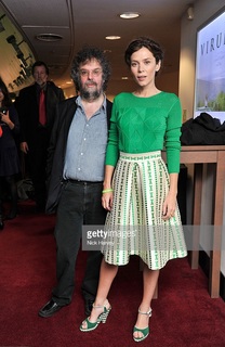 Anna Friel feet photo thumbnail