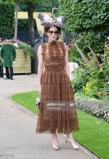 Anna Friel feet photo thumbnail