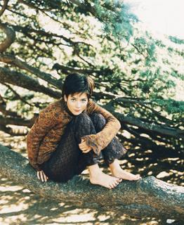 Anna Friel feet photo thumbnail