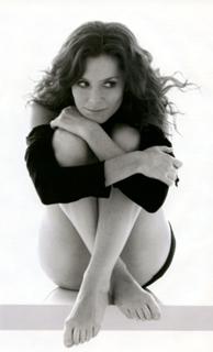 Anna Friel feet photo thumbnail