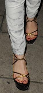 Anna Friel feet photo thumbnail