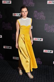 Anna Friel feet photo thumbnail