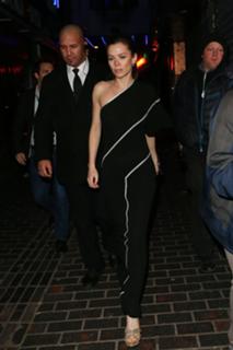 Anna Friel feet photo thumbnail