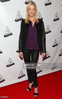 Anna Gunn feet photo thumbnail