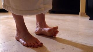 Anna Gunn feet photo thumbnail