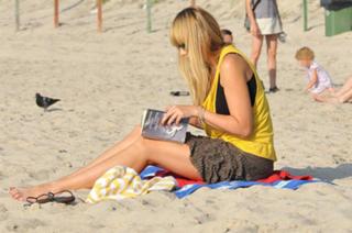 Anna Guzik feet photo 2