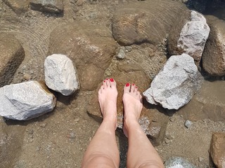 Anna Guzik feet photo 7