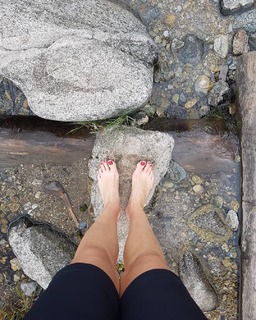 Anna Guzik feet photo 6