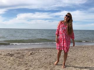 Anna Guzik feet photo 1