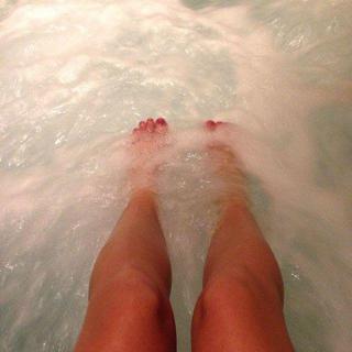 Anna Hutchison feet photo thumbnail