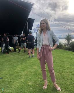 Anna Hutchison feet photo thumbnail