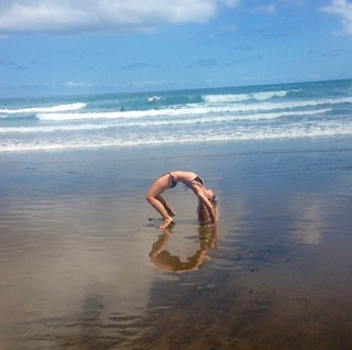 Anna Hutchison feet photo thumbnail