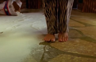 Anna Hutchison feet photo thumbnail