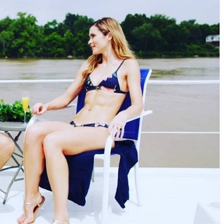 Anna Hutchison feet photo thumbnail