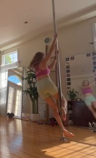 Anna Hutchison feet photo 2