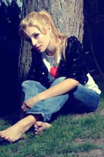 Anna Julia Kapfelsperger feet photo 15