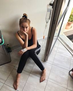 Anna Kaderávková feet photo 11
