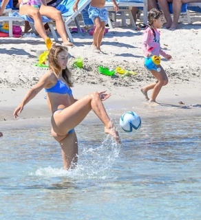 Anna Kalinskaya feet photo thumbnail