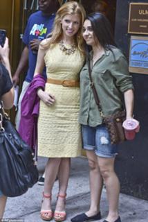 Anna Kendrick feet photo thumbnail