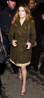 Anna Kendrick feet photo thumbnail