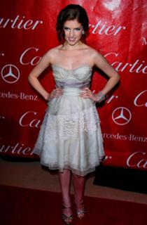 Anna Kendrick feet photo thumbnail