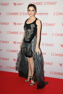 Anna Kendrick feet photo thumbnail
