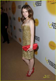 Anna Kendrick feet photo thumbnail