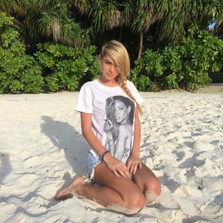 Anna Khilkevich feet photo thumbnail