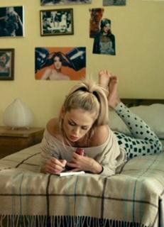 Anna Khilkevich feet photo thumbnail