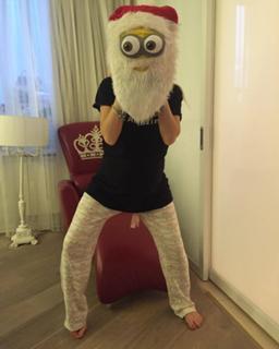 Anna Khilkevich feet photo thumbnail