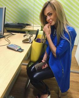 Anna Khilkevich feet photo thumbnail