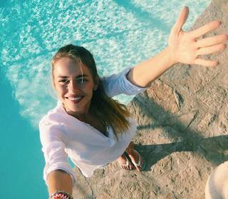 Anna Khilkevich feet photo thumbnail