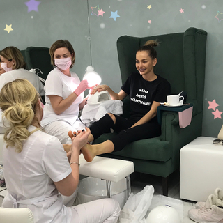 Anna Khilkevich feet photo thumbnail