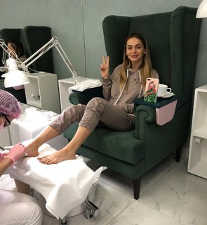 Anna Khilkevich feet photo thumbnail