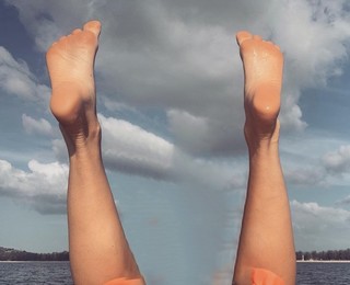 Anna Khilkevich feet photo thumbnail