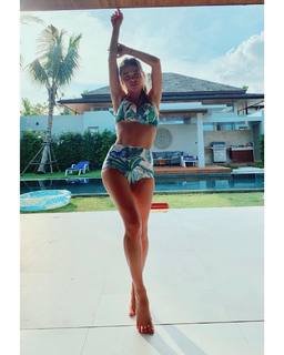 Anna Khilkevich feet photo thumbnail