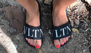 Anna Khilkevich feet photo thumbnail