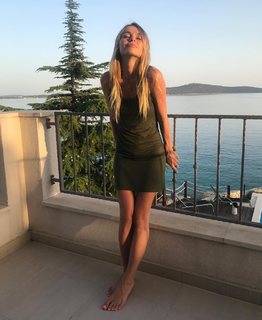 Anna Khilkevich feet photo thumbnail