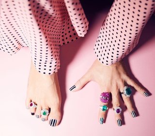 Anna Khilkevich feet photo thumbnail