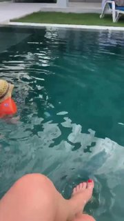 Anna Khilkevich feet photo thumbnail