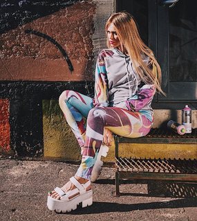 Anna Khilkevich feet photo thumbnail