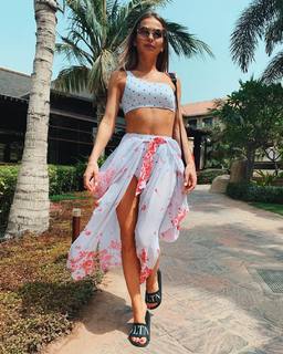 Anna Khilkevich feet photo thumbnail