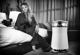 Anna Khilkevich feet photo thumbnail