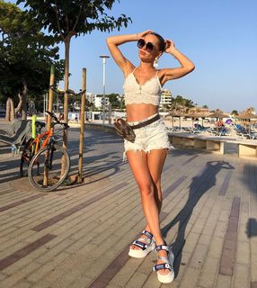 Anna Khilkevich feet photo thumbnail