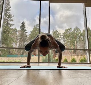 Anna Khilkevich feet photo thumbnail