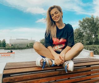Anna Khilkevich feet photo thumbnail