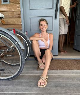 Anna Khilkevich feet photo thumbnail