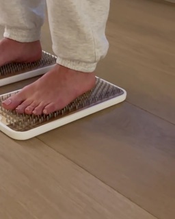 Anna Khilkevich feet photo thumbnail