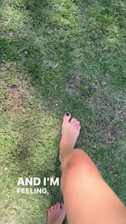 Anna Khilkevich feet photo thumbnail